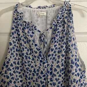 Max Studio Blue and White Floral Top Size L